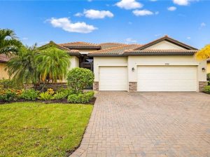 What Should I Know Before Buying Homes with Pool for Sale in Franklin?